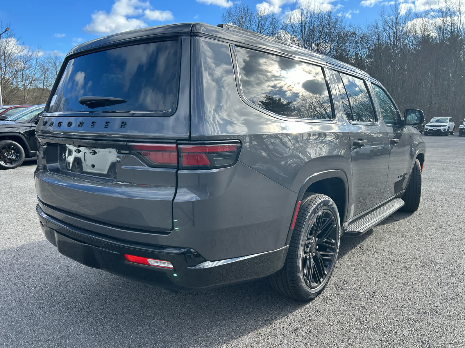 2025 Jeep Wagoneer L Series II - Photo 8
