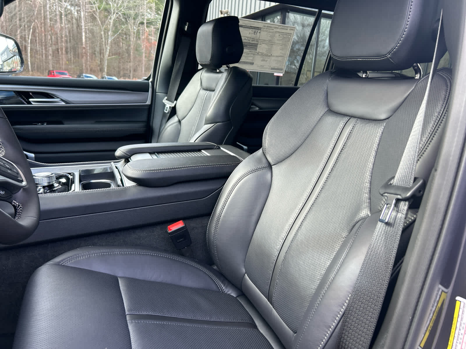 2025 Jeep Wagoneer L Series II - Photo 28