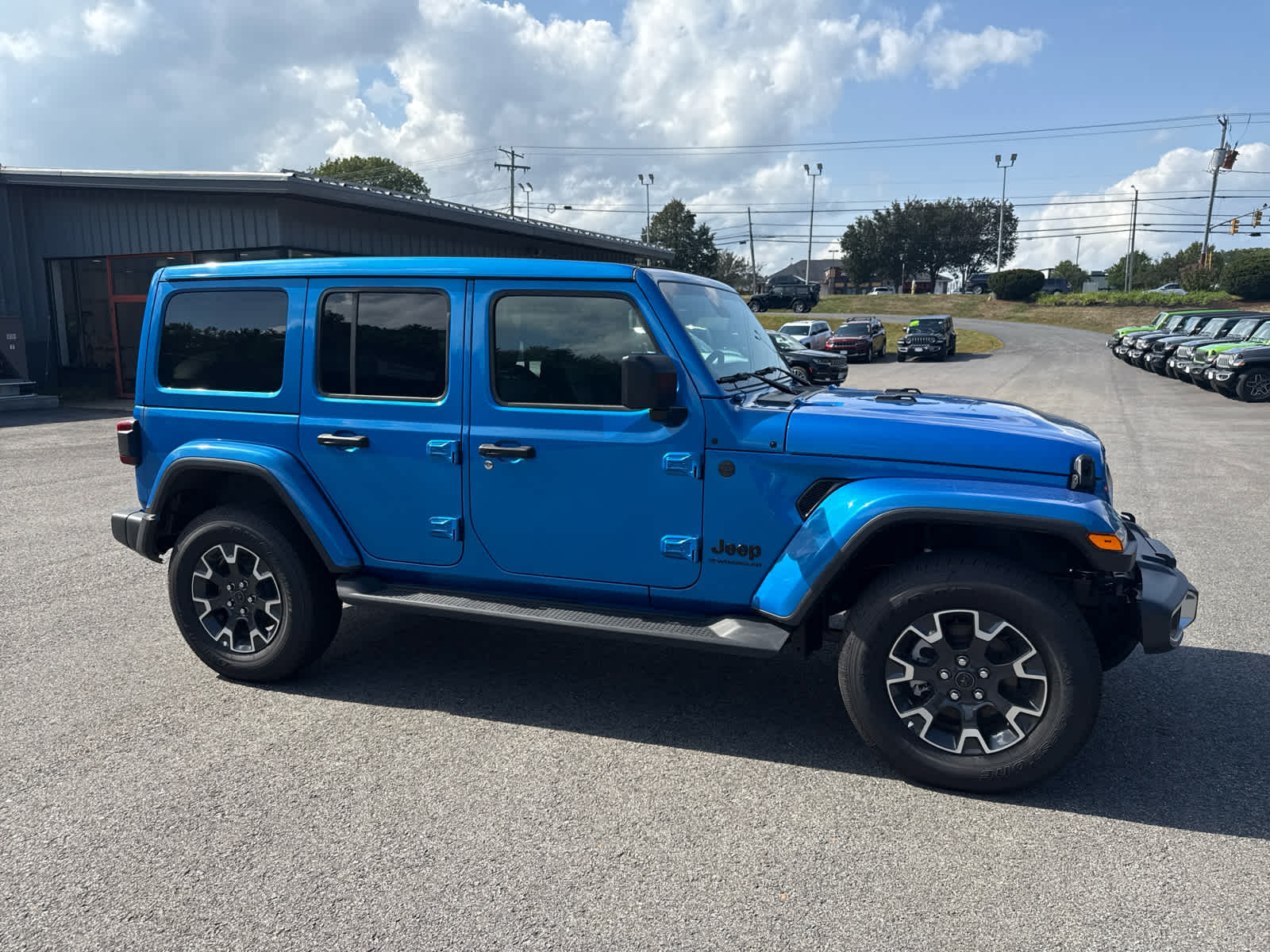 2025 Jeep Wrangler Sahara photo 3