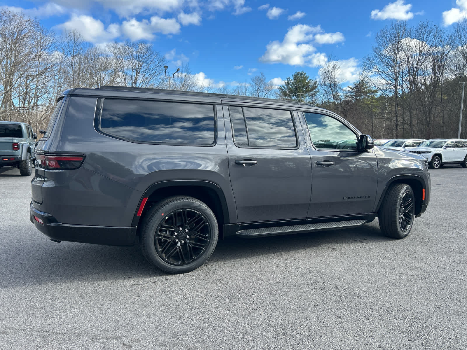2025 Jeep Wagoneer L Series II - Photo 6