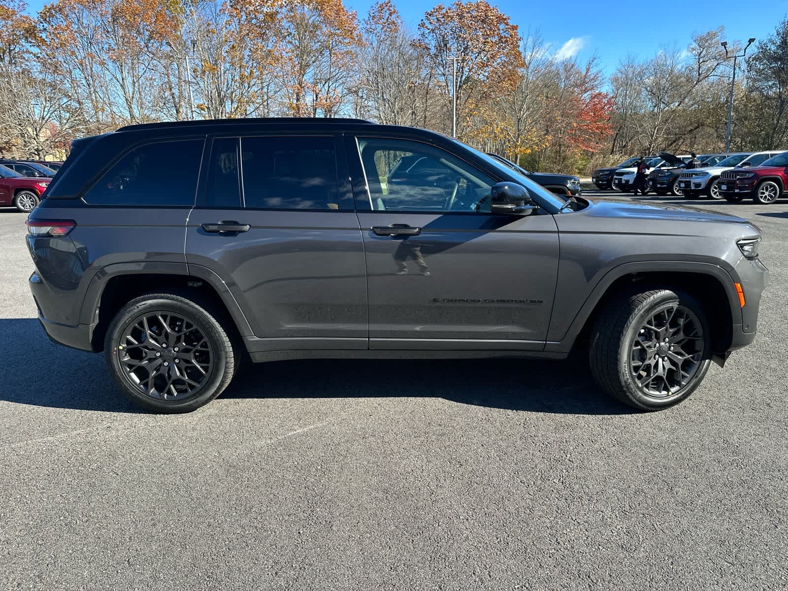 2025 Jeep Grand Cherokee Summit photo 2