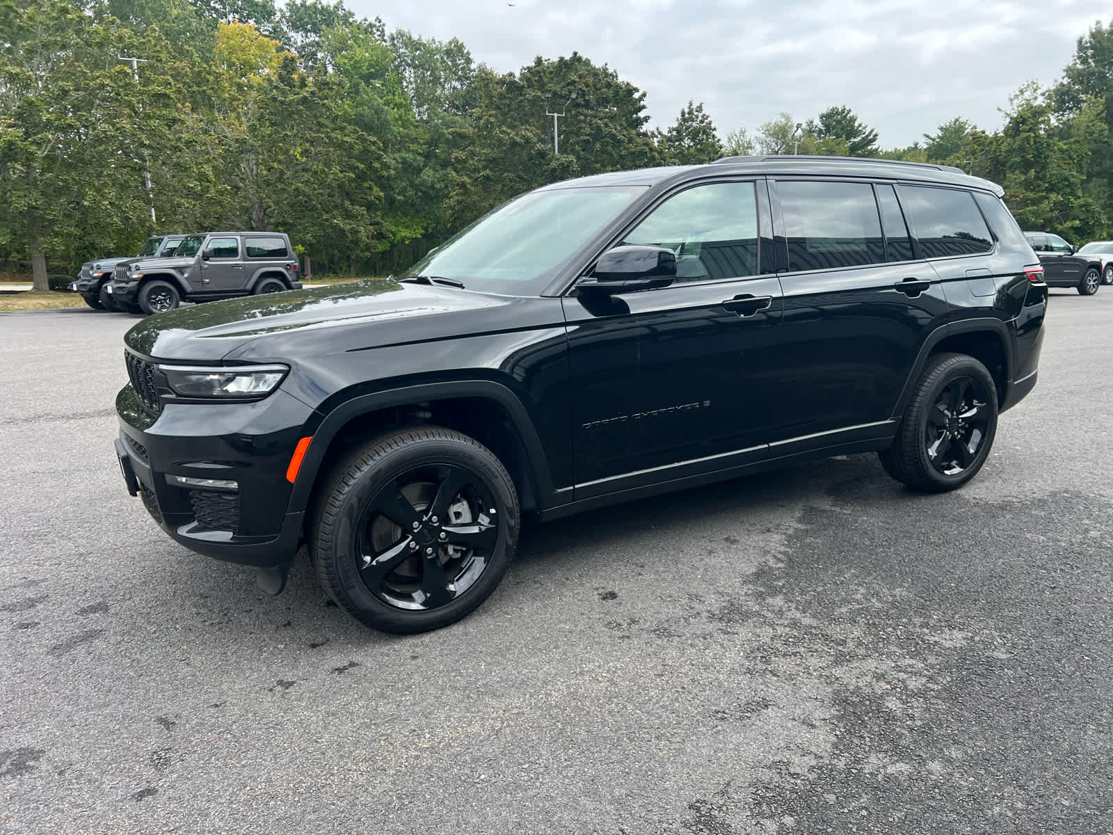2025 Jeep Grand Cherokee Limited photo 2