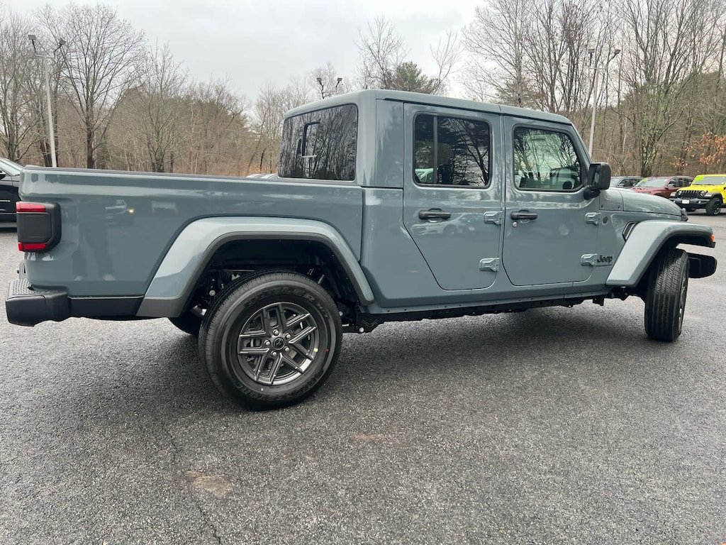 New 2026 Jeep Gladiator SPORT S 4X4 Pickup