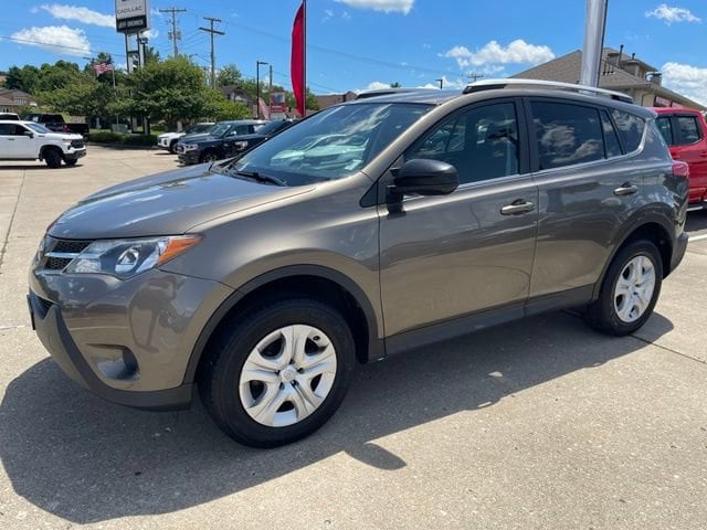 Used 2015 Toyota RAV4 LE with VIN 2T3BFREV5FW246871 for sale in Zanesville, OH