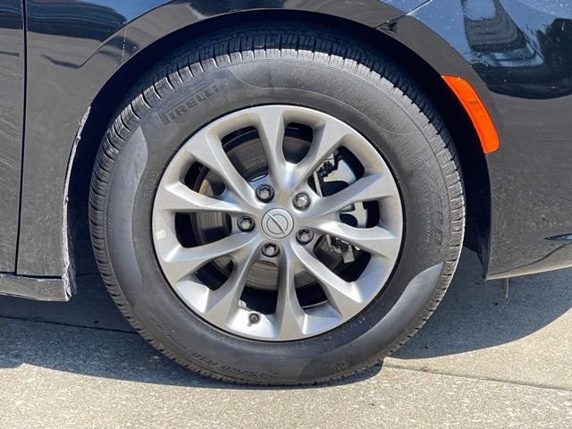 2026 Chrysler Pacifica Limited - Photo 10