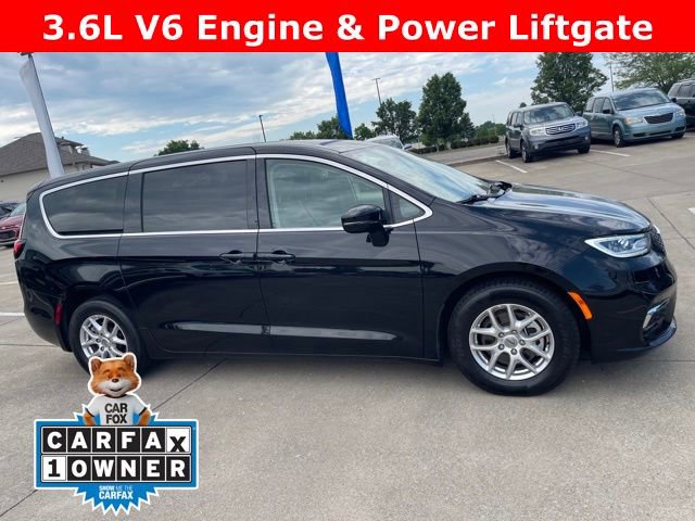 2024 Chrysler Pacifica Touring L's photo
