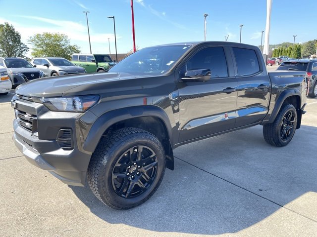 2024 Chevrolet Colorado Trail Boss photo 2