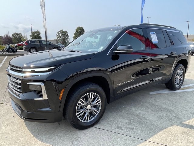 2025 Chevrolet Traverse photo 2