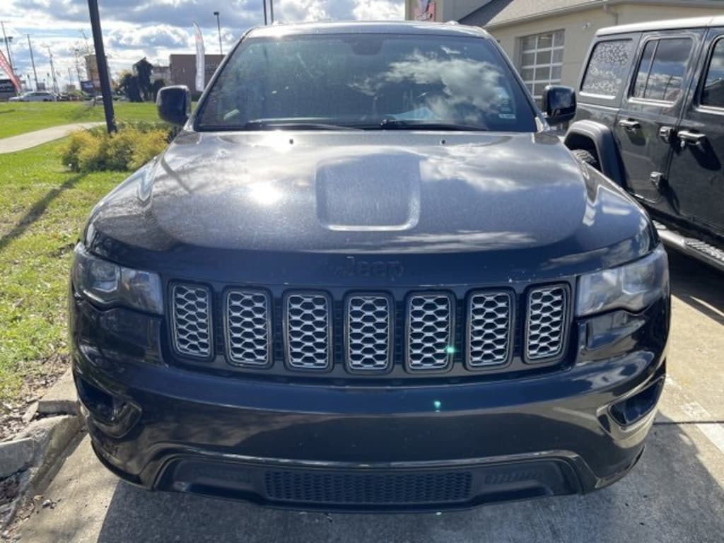 Used 2017 Jeep Grand Cherokee Altitude 4x4 SUV