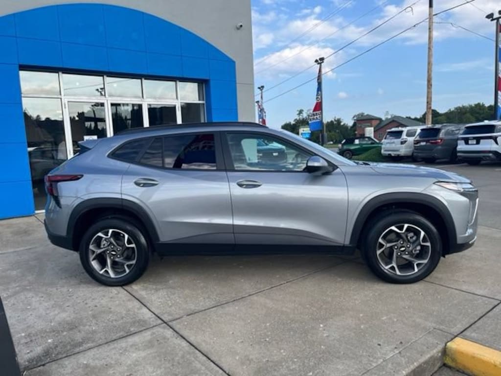 Used 2024 Chevrolet Trax LT SUV