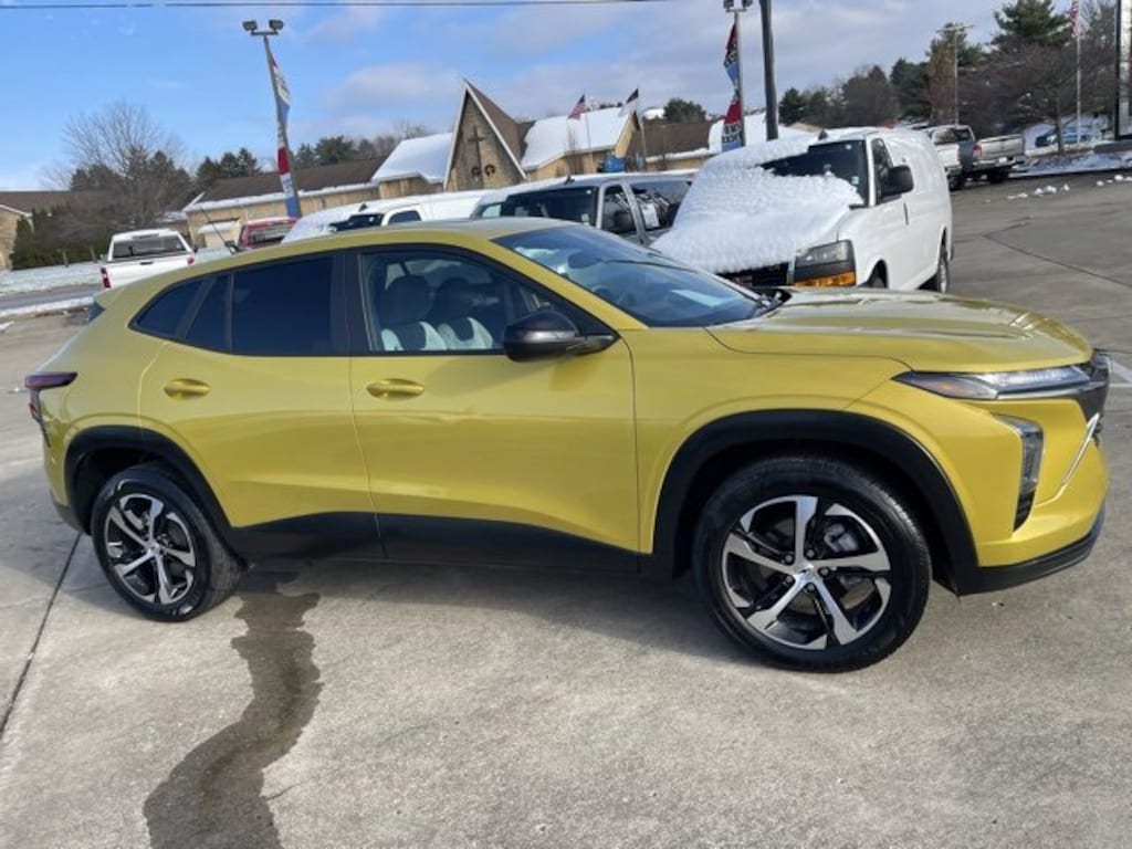 Used 2025 Chevrolet Trax 1RS SUV