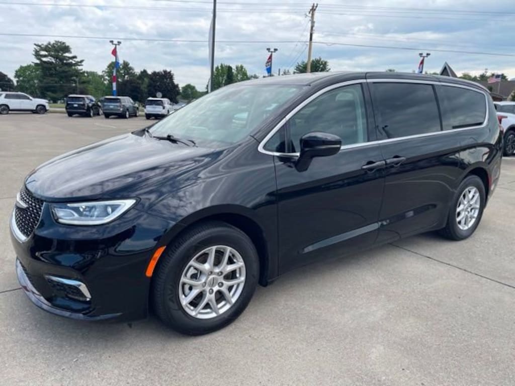 Used 2024 Chrysler Pacifica Touring L