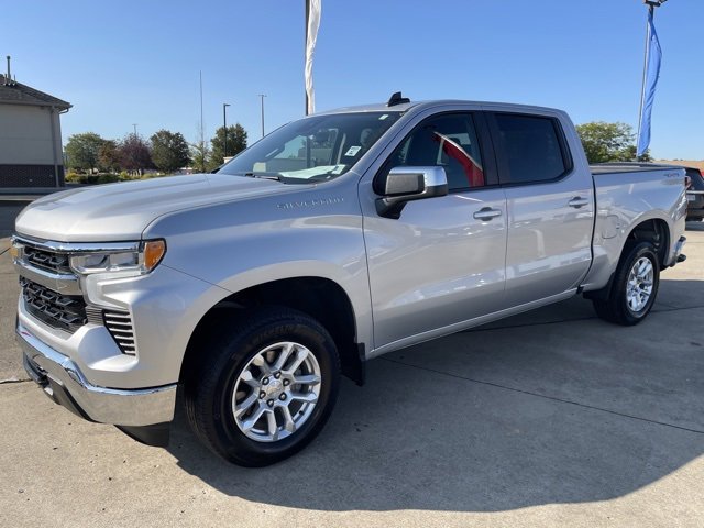 2022 Chevrolet Silverado 1500 LT photo 2