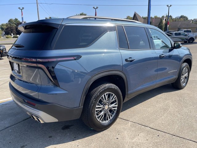 2025 Chevrolet Traverse photo 3