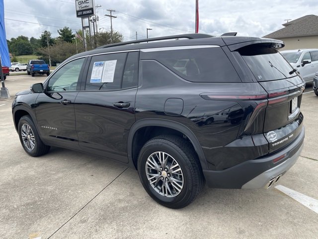 2025 Chevrolet Traverse photo 3