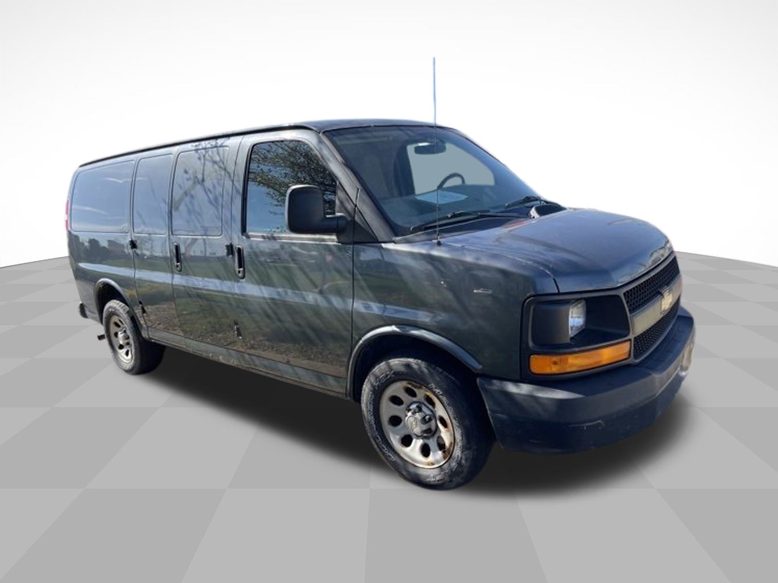 2014 Chevrolet Express Cargo 1500 Work Van photo 3