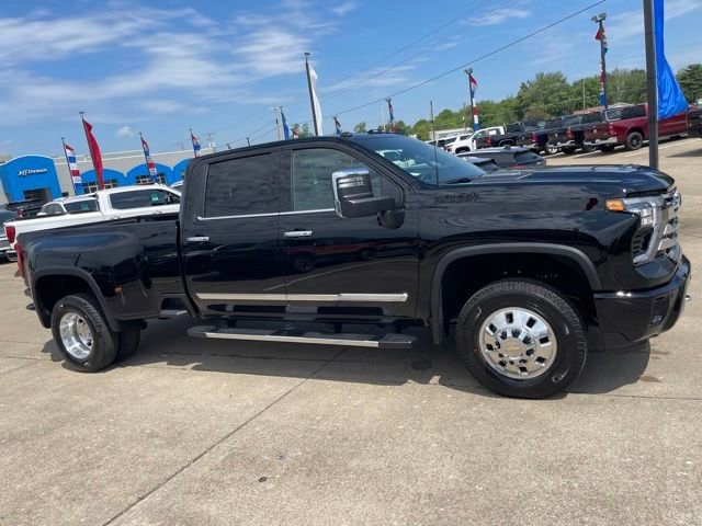 2026 Chevrolet Silverado HD High Country 4WD Crew Cab Long Box DRW's photo