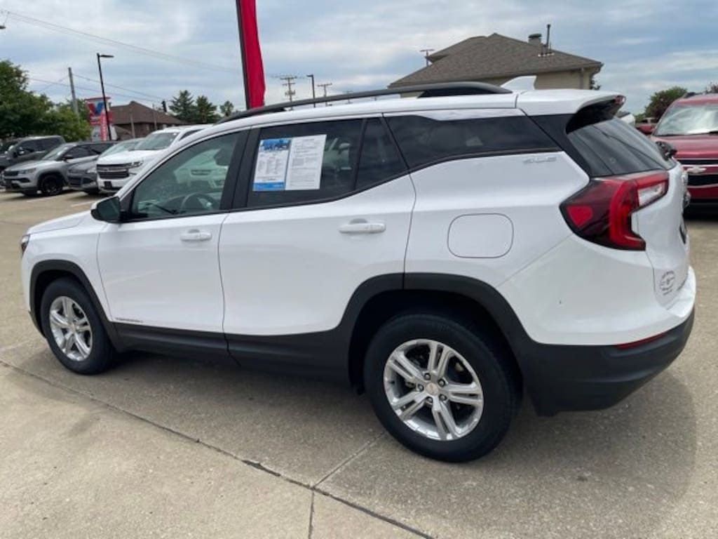 Used 2022 GMC Terrain SLE SUV