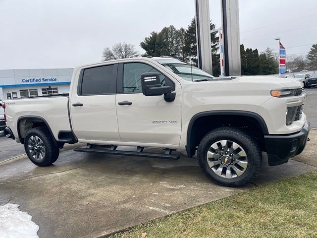 2026 Chevrolet Silverado HD Custom 4WD Crew Cab Standard Box's photo
