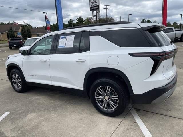 2025 Chevrolet Traverse photo 2