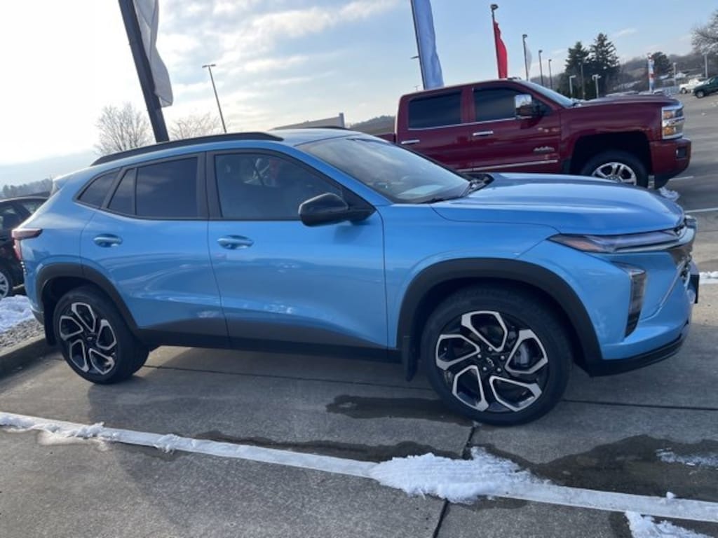 Used 2025 Chevrolet Trax 2RS SUV