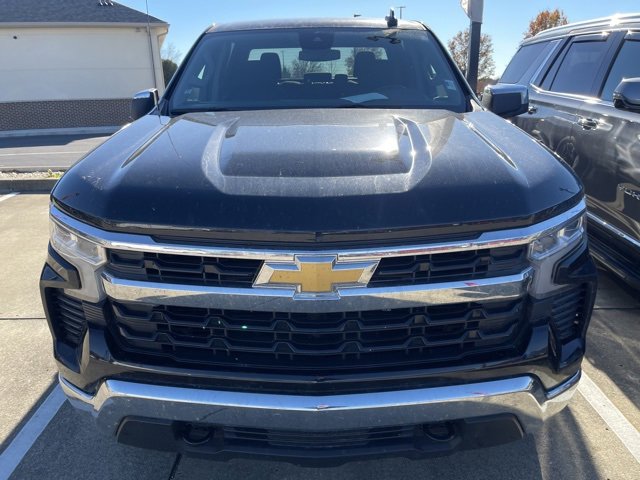 2022 Chevrolet Silverado 1500 LT photo 2