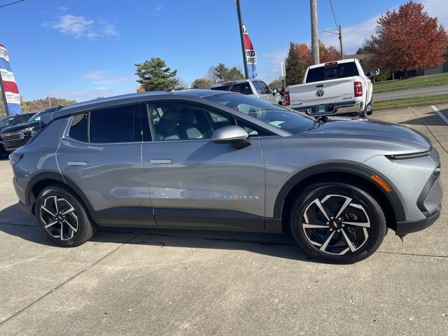 2026 Chevrolet Equinox EV 2LT's photo