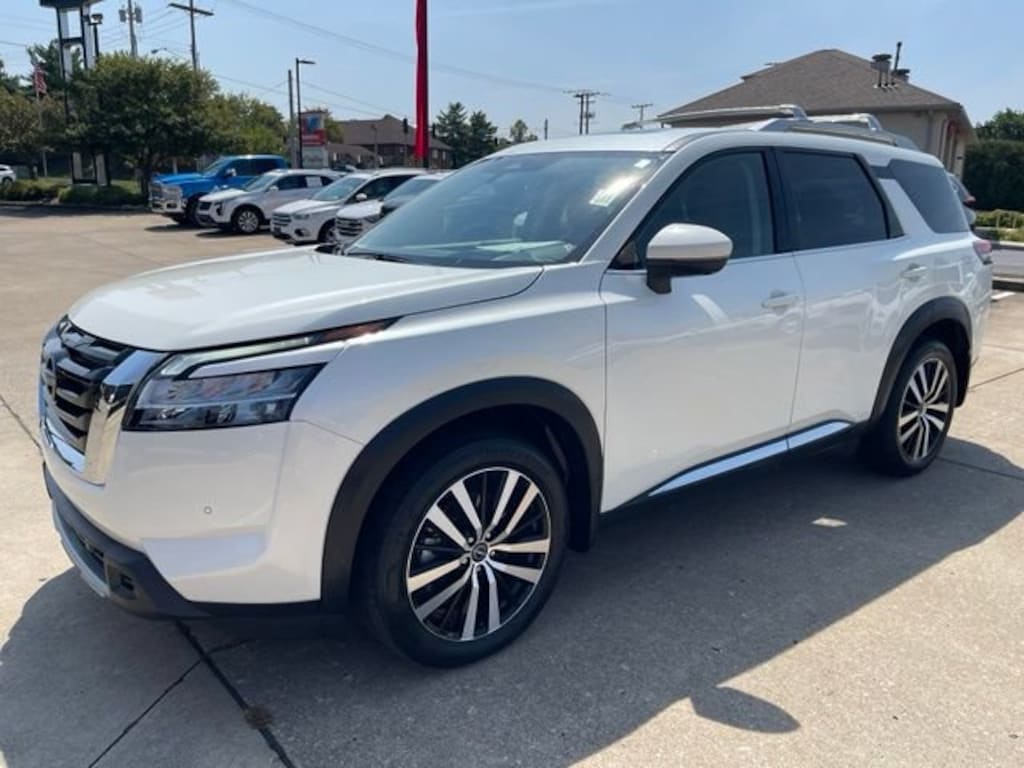 Used 2024 Nissan Pathfinder Platinum 4WD SUV