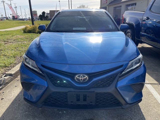 2018 Toyota Camry SE photo 2