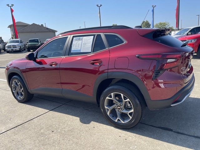 2025 Chevrolet Trax LT photo 3