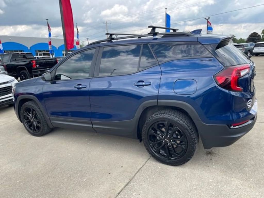 Used 2022 GMC Terrain SLE SUV