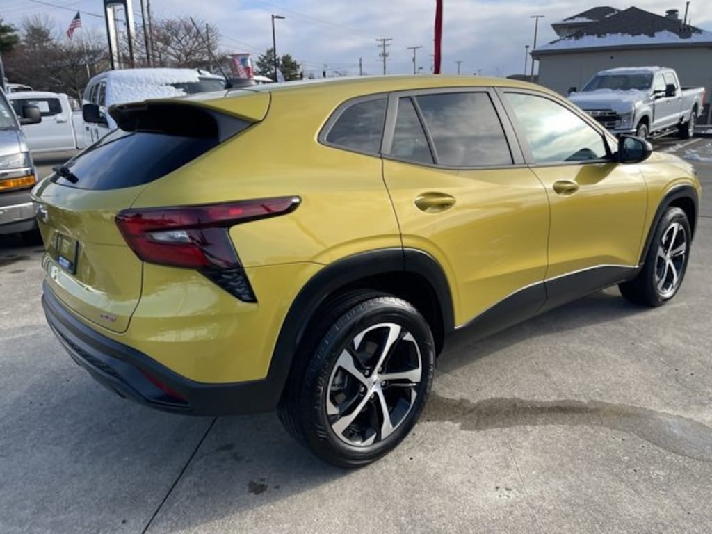 Used 2025 Chevrolet Trax 1RS SUV