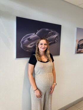 Staff member Sydney B. from ID_09d4d14932e3