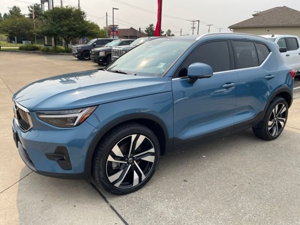 Used 2023 Volvo XC40 B5 Ultimate Bright Theme SUV