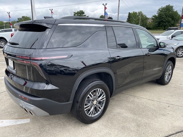 2025 Chevrolet Traverse photo 2