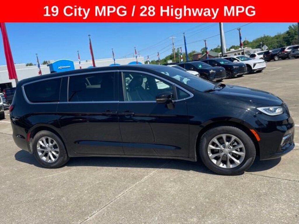 Used 2026 Chrysler Pacifica Limited