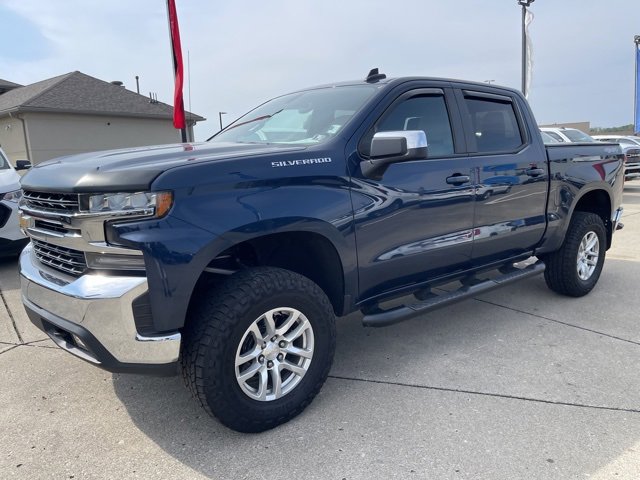 2019 Chevrolet Silverado 1500 LT photo 2