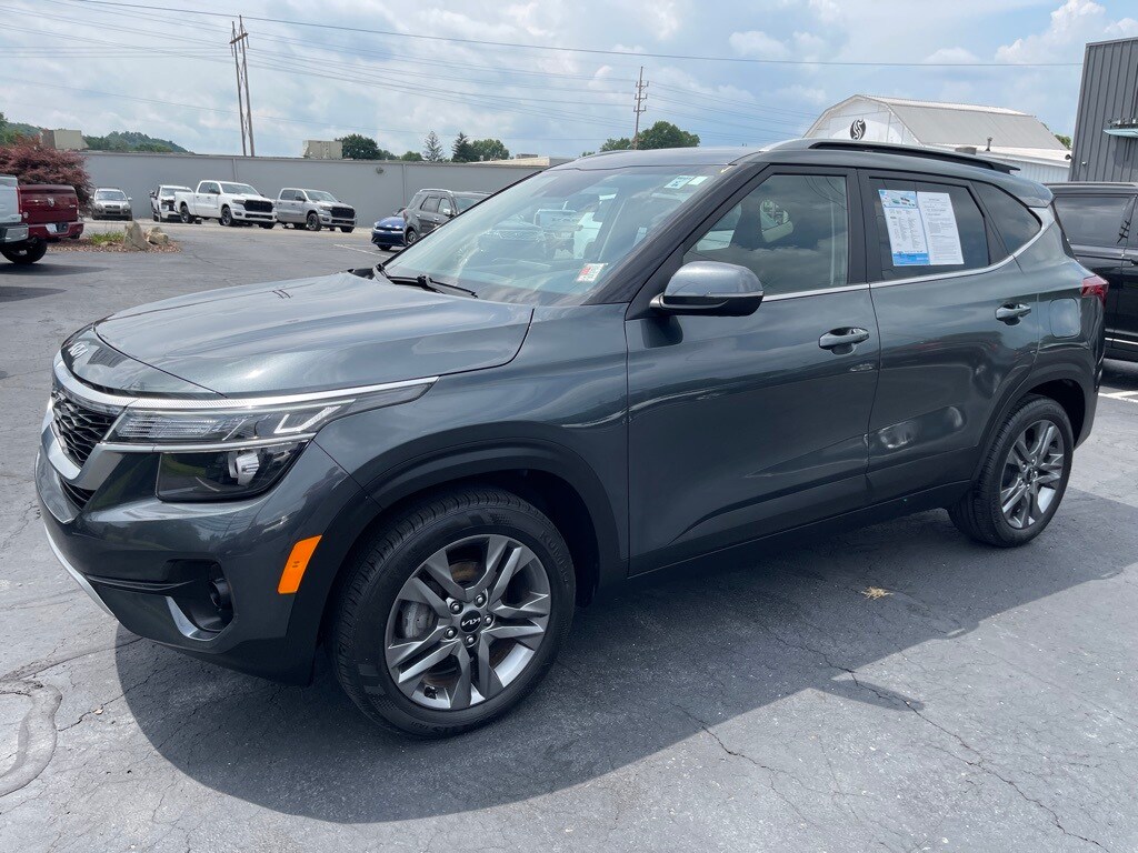 2023 Kia Seltos S photo 2