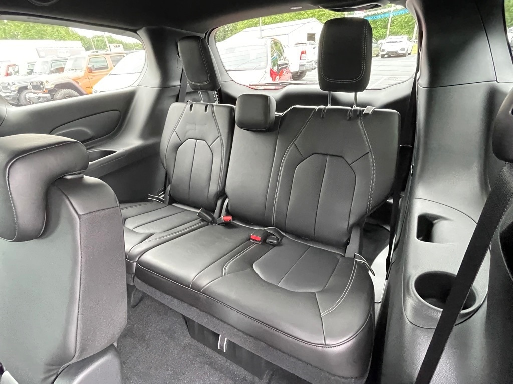 2026 Chrysler Pacifica Select - Photo 19