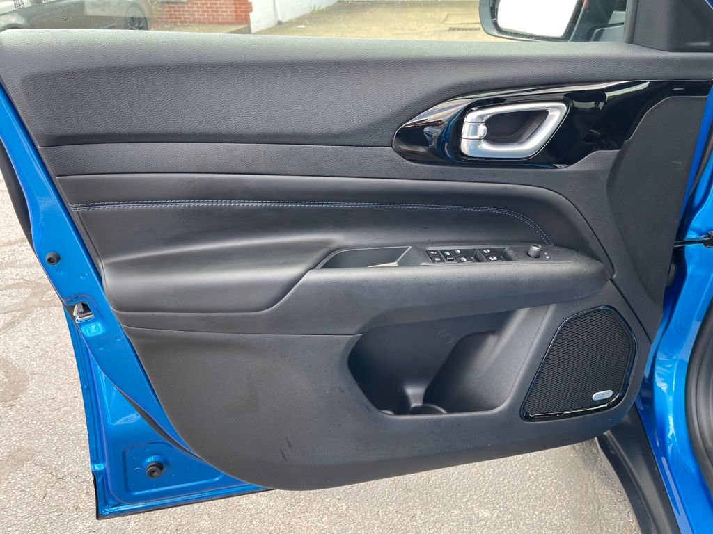 2025 Jeep Compass Latitude - Photo 22