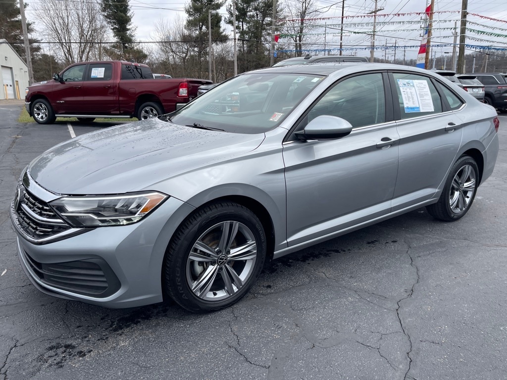 Used 2024 Volkswagen Jetta SE with VIN 3VW7M7BU5RM005861 for sale in Coshocton, OH