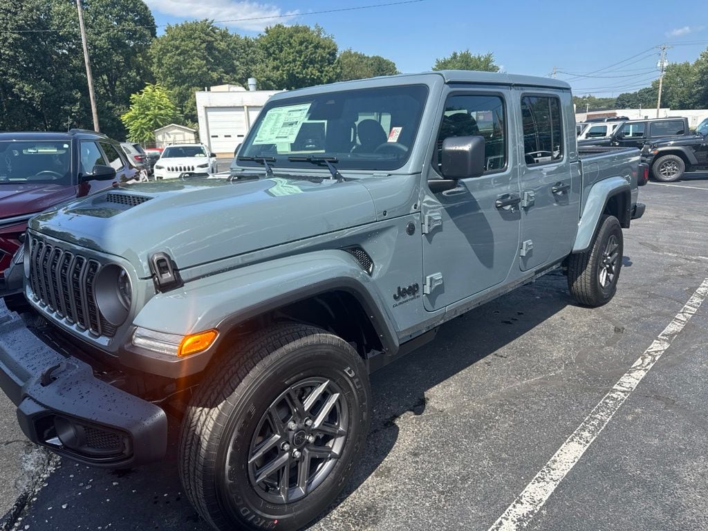 New 2026 Jeep Gladiator SPORT S 4X4 Pickup