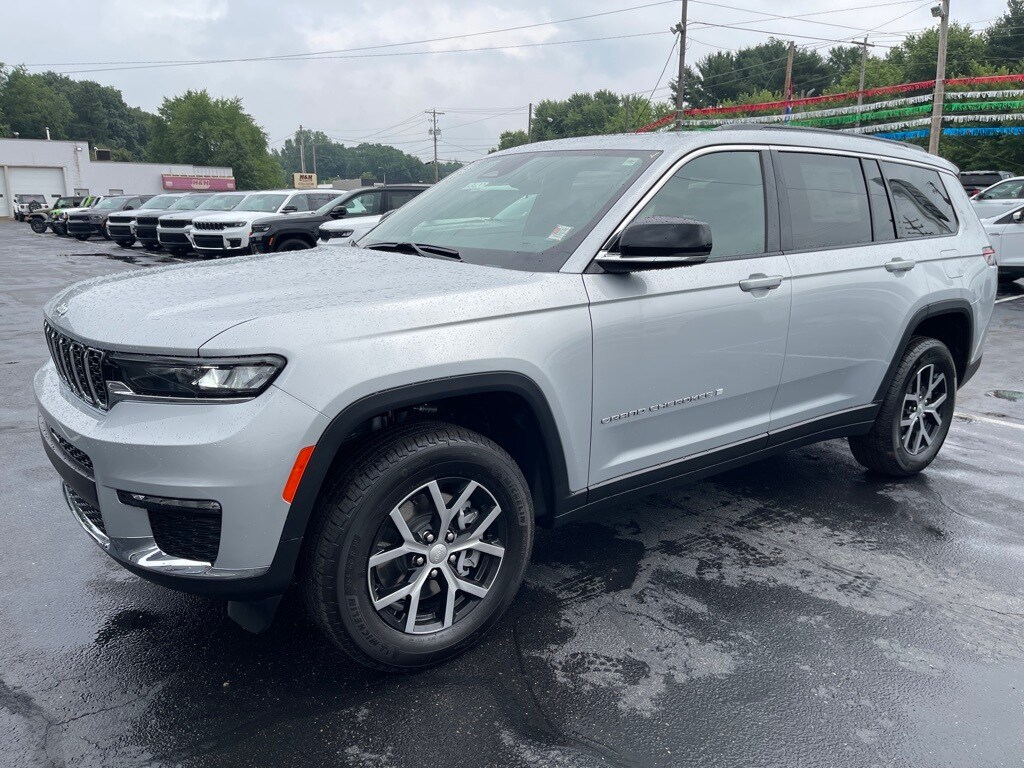 2025 Jeep Grand Cherokee Limited photo 2