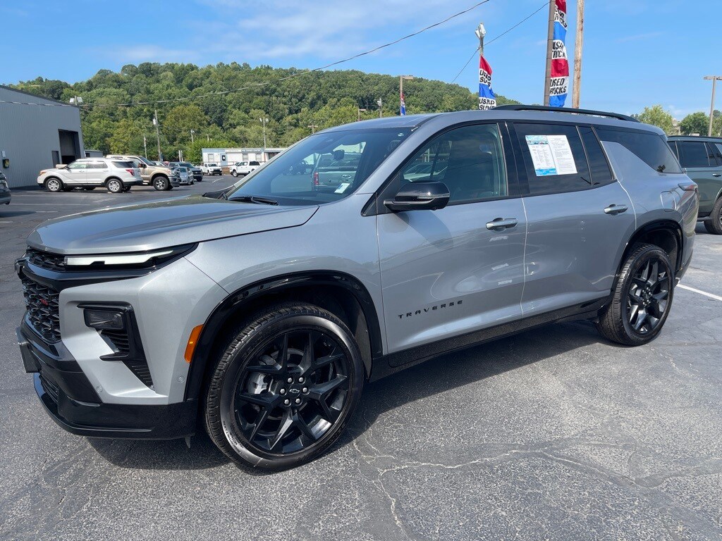 Used 2025 Chevrolet Traverse RS SUV