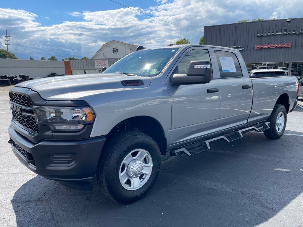 2024 Ram 2500 Tradesman photo 2
