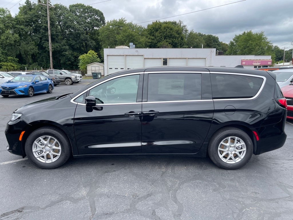 2026 Chrysler Pacifica Select - Photo 9