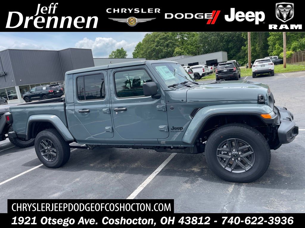 2026 Jeep Gladiator Sport S Auto's photo