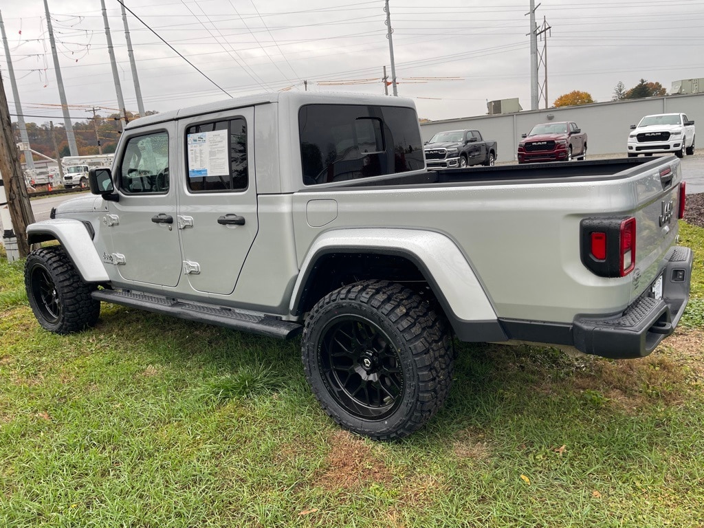 Used 2023 Jeep Gladiator Overland Truck