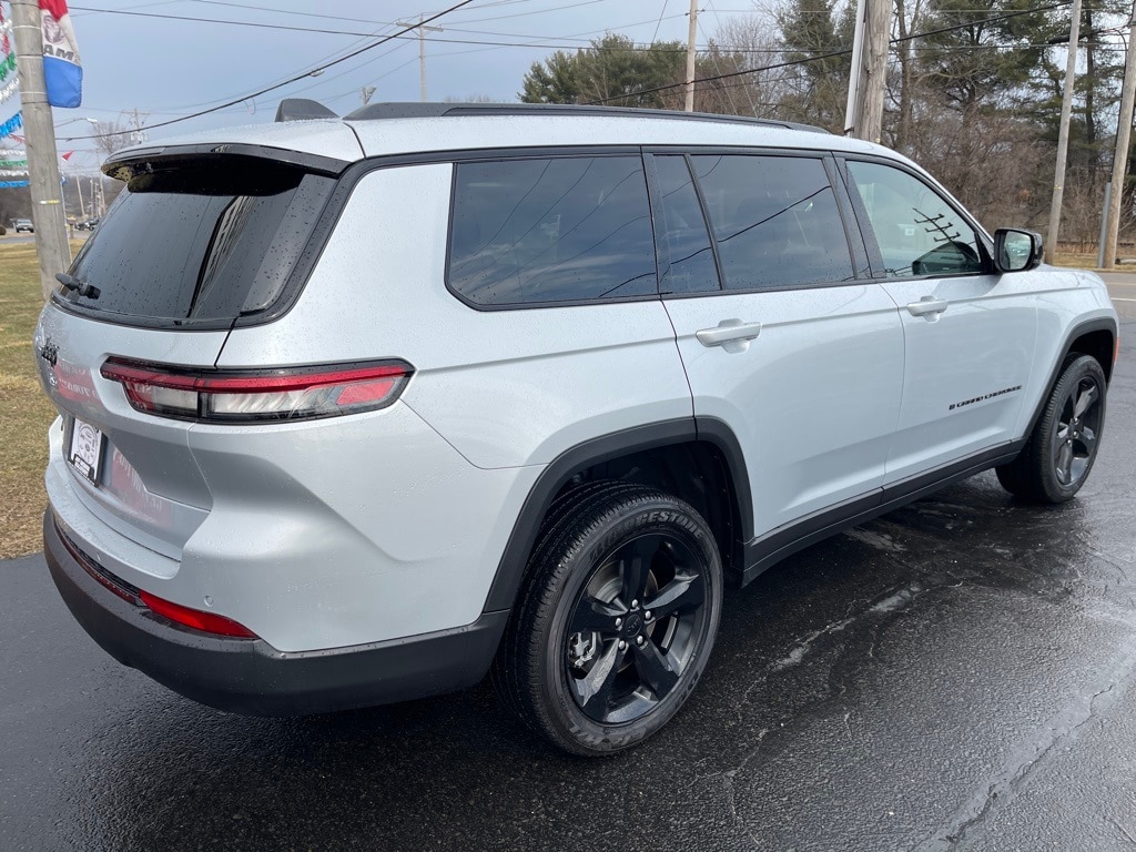 2025 Jeep Grand Cherokee L photo 3