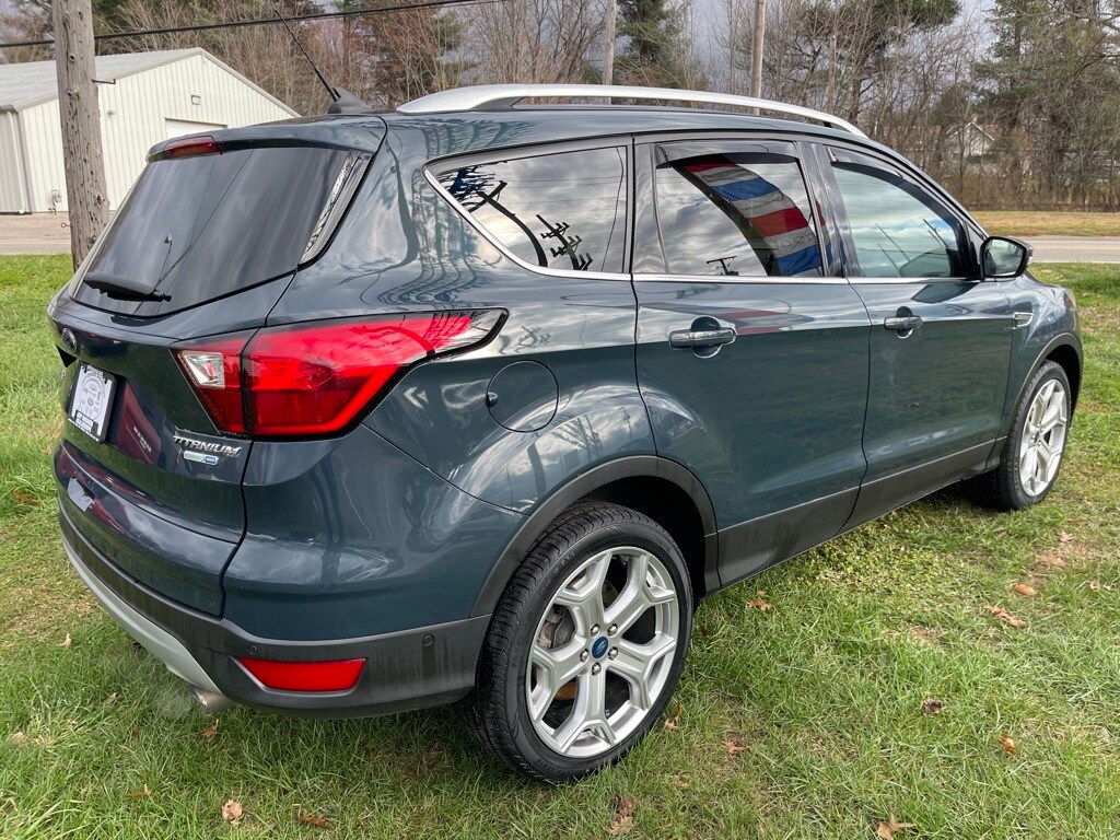 2019 Ford Escape Titanium photo 2